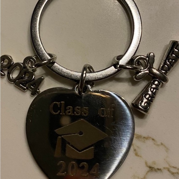 Pandora 2024 graduation bracelet size 17cm with 6 charms and keychain - Picture 4 of 12